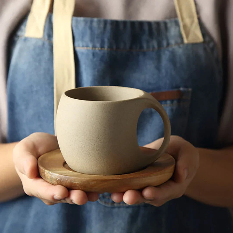 Caneca de Cerâmica Com Pires de Madeira